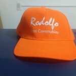 foto gorra naranja rodolfo CAM SAM